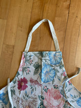 Load image into Gallery viewer, Floral Apron