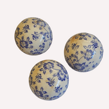 Load image into Gallery viewer, Floral Decorative Sphere Ball