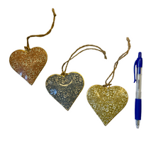 Load image into Gallery viewer, Heart Collection Daisies Hanging Hearts, buy now at Vivre, Nelson, NZ
